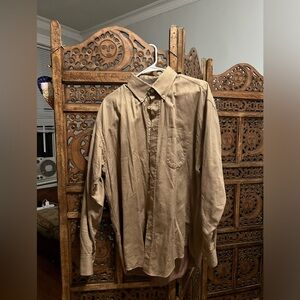 BURBERRY!!! Unisex or men’s large Burberry button down shirt 
Stunning